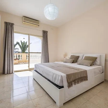 Azure Dream: Lux 4-Bed Villa With Pool, Sea View & Garage Mellieha Exterior photo