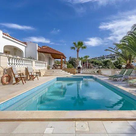 Azure Dream: Lux 4-Bed Villa With Pool, Sea View & Garage Mellieha Exterior photo