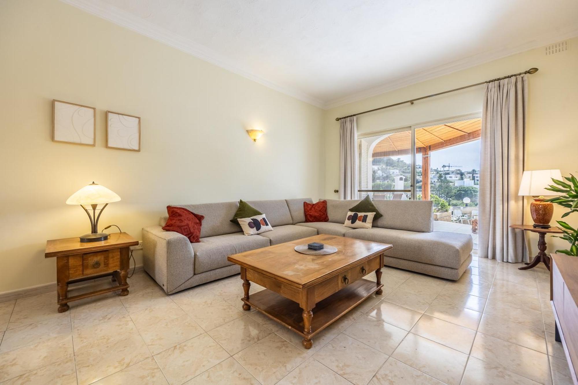 Villa Azure Dream: Lux 4-bed With Pool, Sea View & Garage