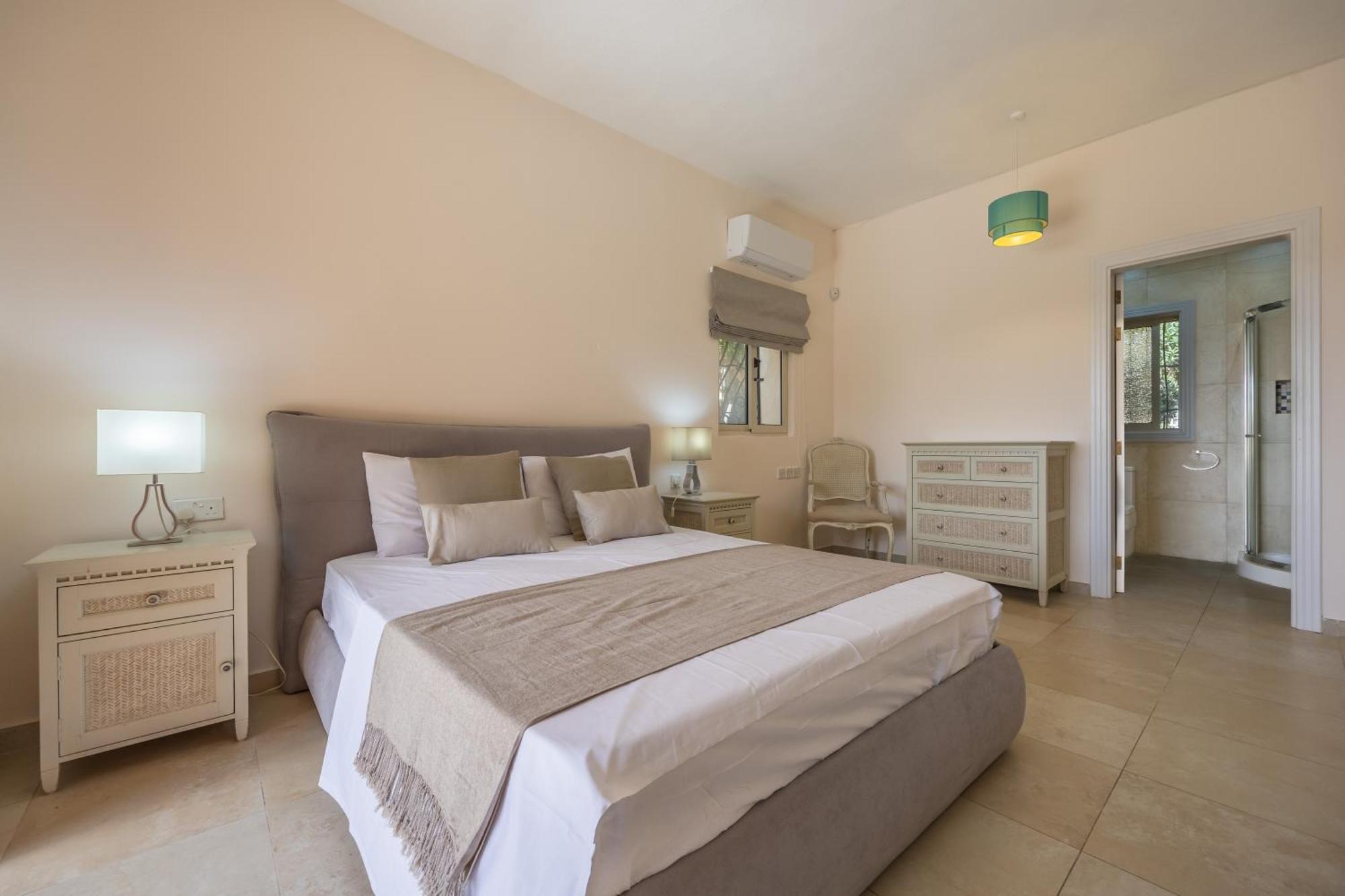Villa Azure Dream: Lux 4-bed With Pool, Sea View & Garage Mellieha
