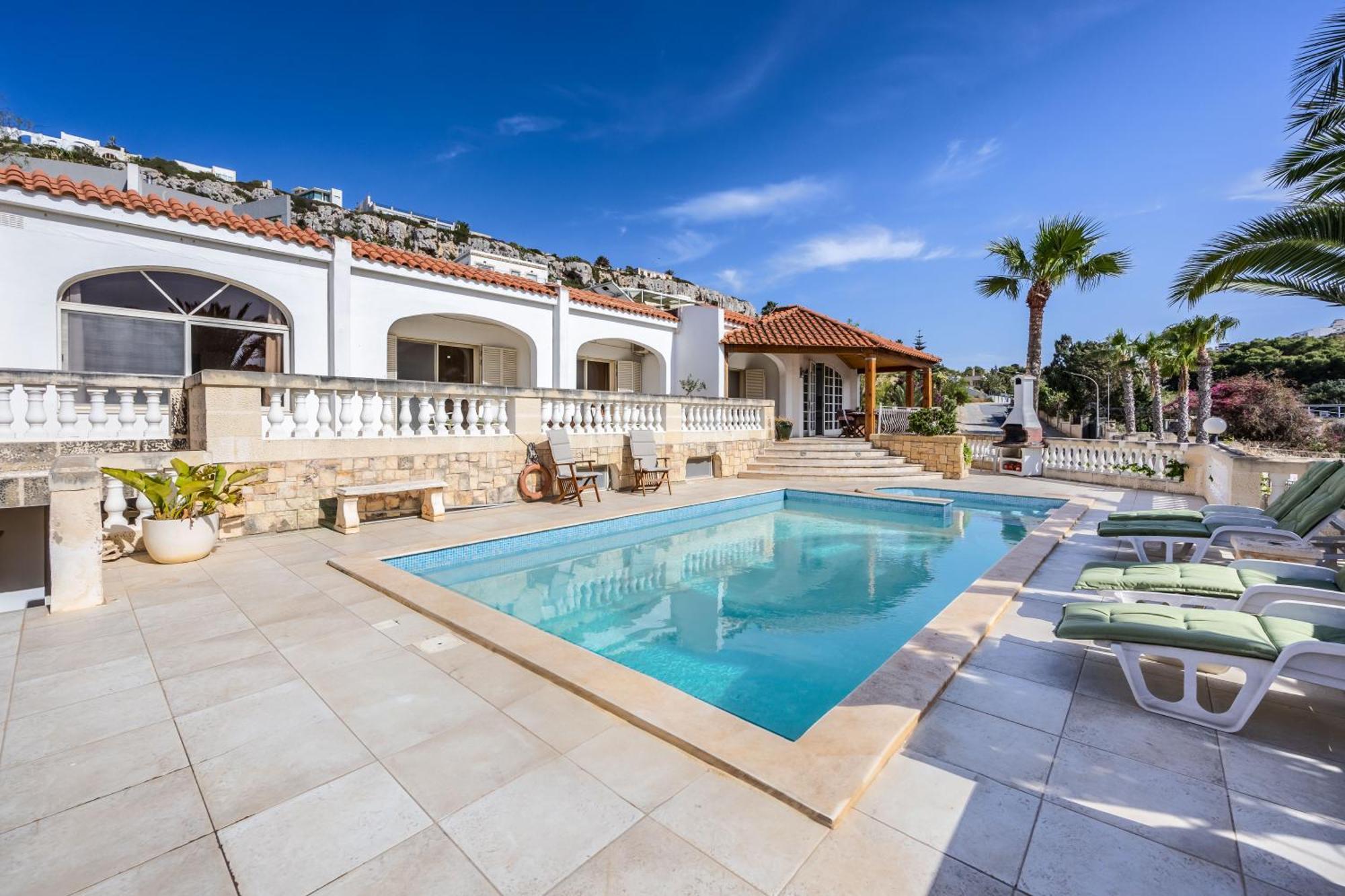 Azure Dream: Lux 4-bed With Pool, Sea View & Garage Villa *
