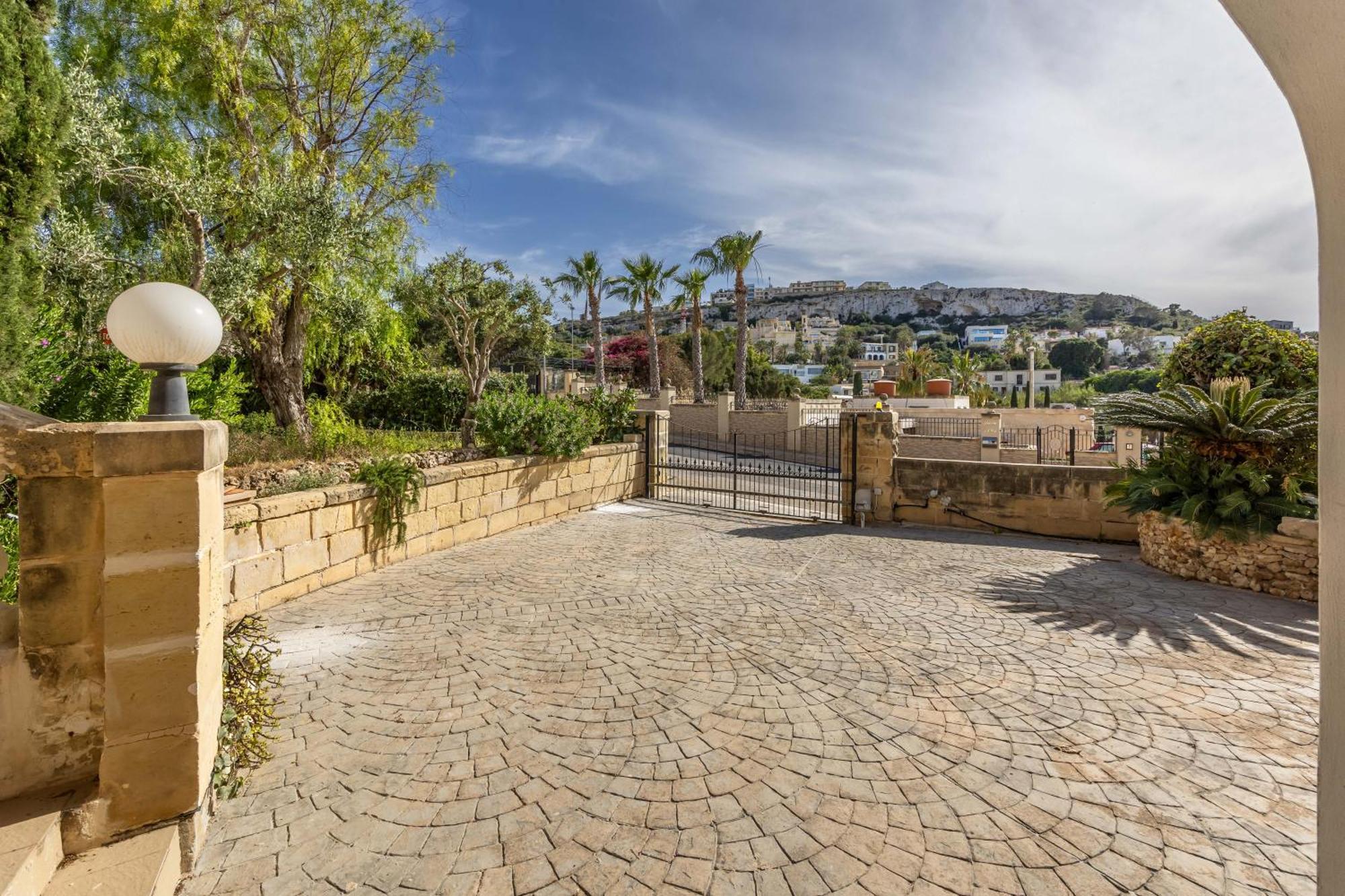 Villa Azure Dream: Lux 4-bed With Pool, Sea View & Garage *