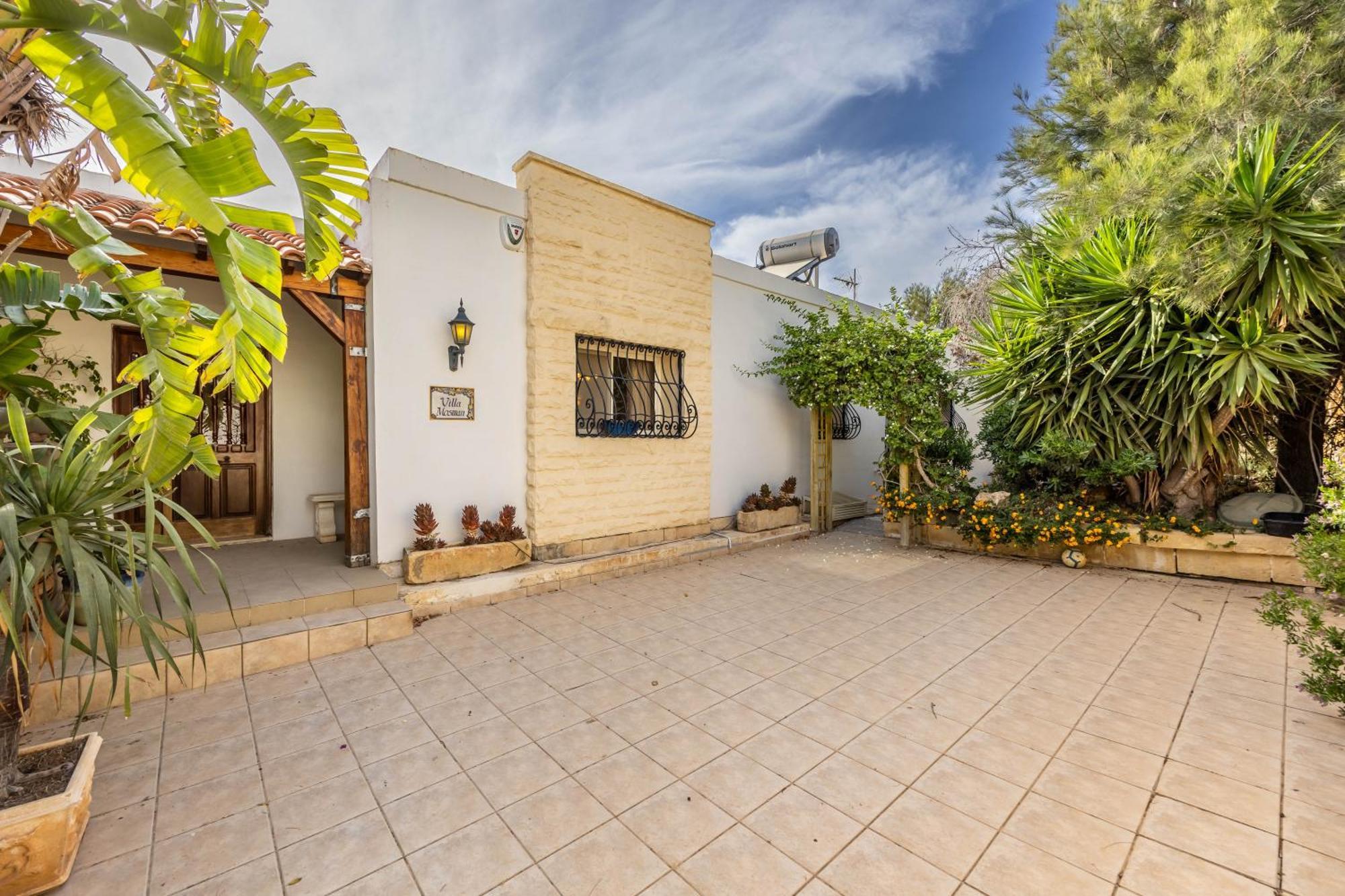 Azure Dream: Lux 4-bed With Pool, Sea View & Garage Villa Mellieha