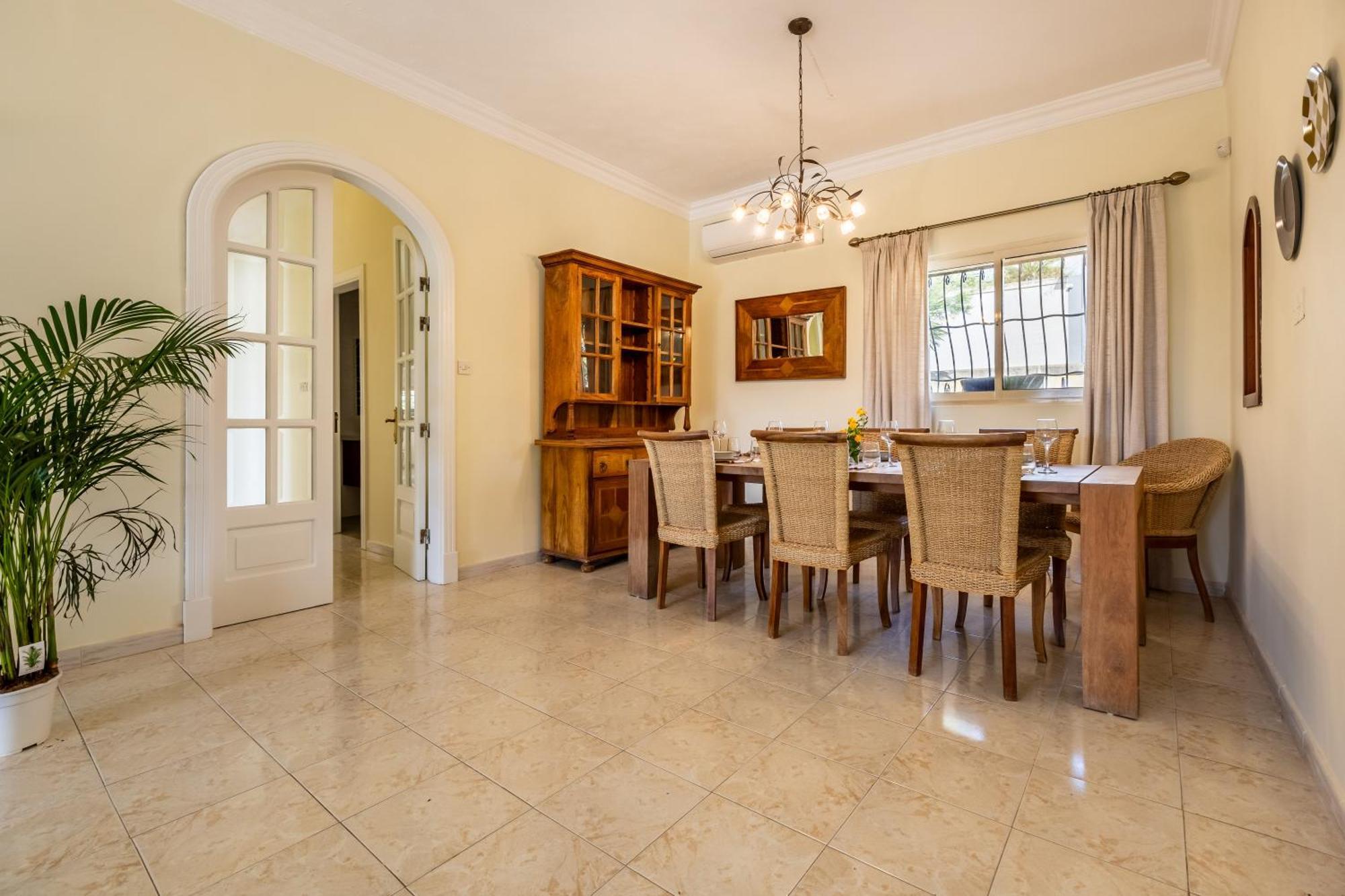 Azure Dream: Lux 4-bed With Pool, Sea View & Garage * Mellieha