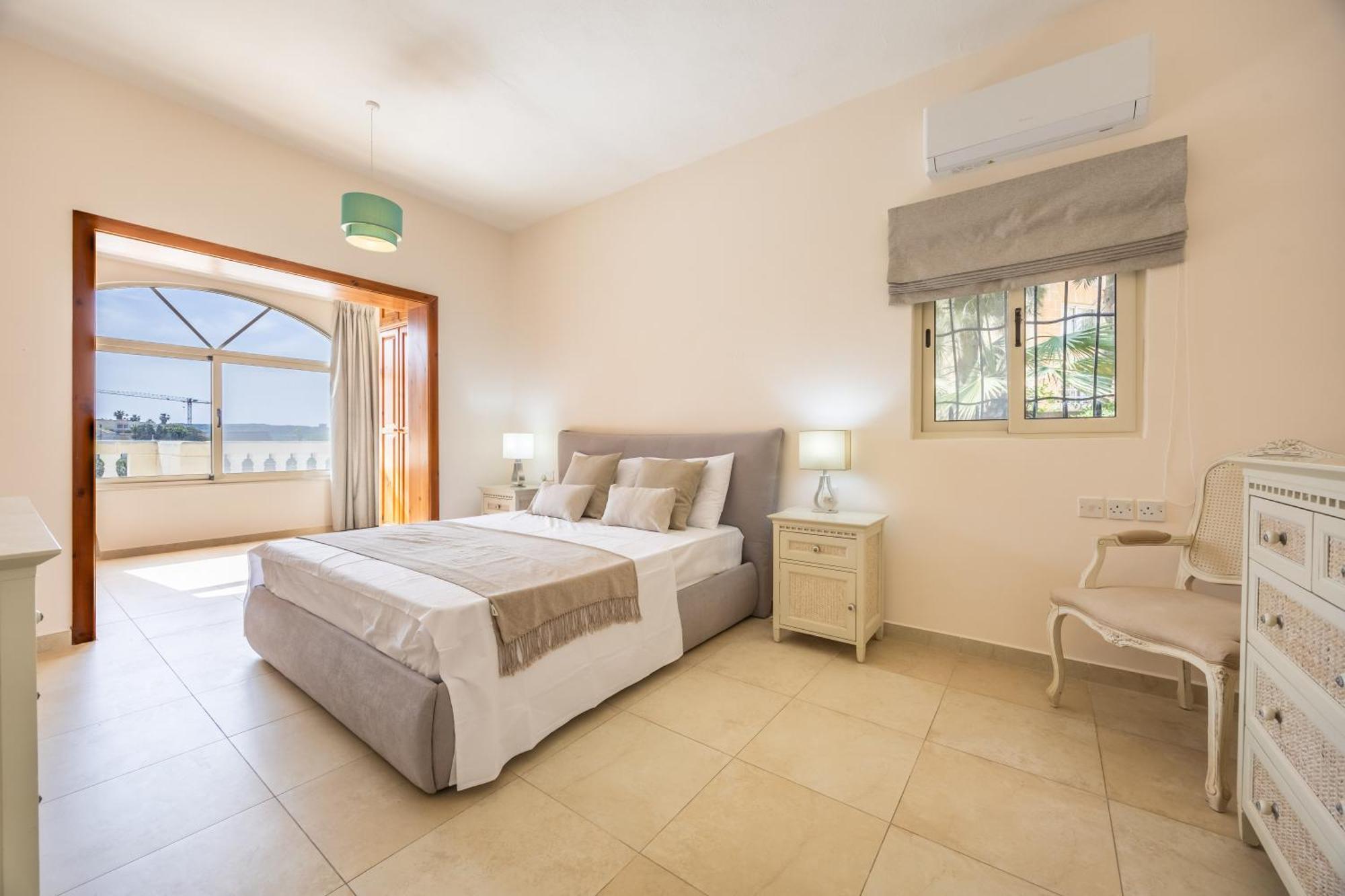Azure Dream: Lux 4-bed With Pool, Sea View & Garage Villa